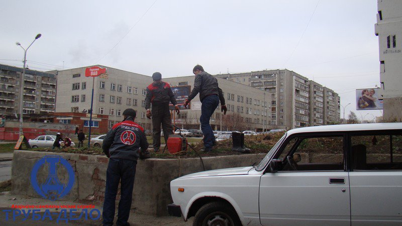 Подъехал еще один опытный боец и дает свою оценку . Аварийно-сантехническая служба «Труба-Дело» Подъехал еще один опытный боец и дает свою оценку Устранение сложного наружного засора, Кафе «B&B», ул. Готвольда, 9б. Аварийно-сантехническая служба «Труба-Дело»